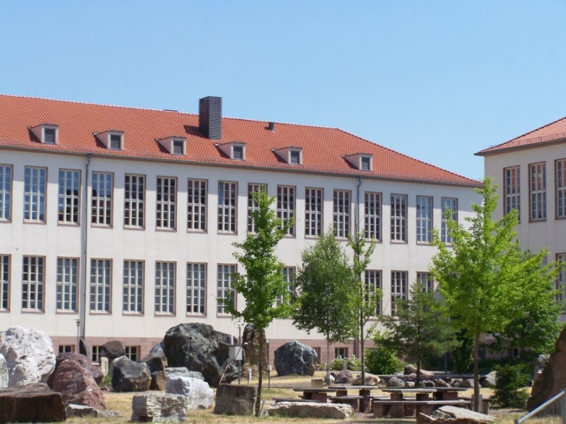 Heeres- und Luftwaffennachrichtenschule (Campus Heide-Süd) auf dem Weinberg in Halle (Saale)