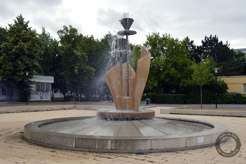 Tulpenbrunnen von Heinz Beberniß in Halle-Neustadt