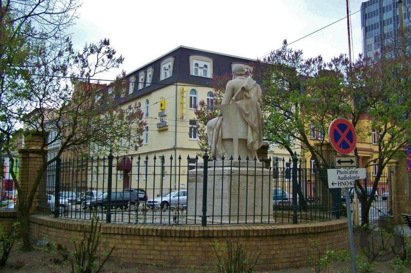 Denkmal für Richard von Volkmann (Richard Leander) in Halle (Saale)
