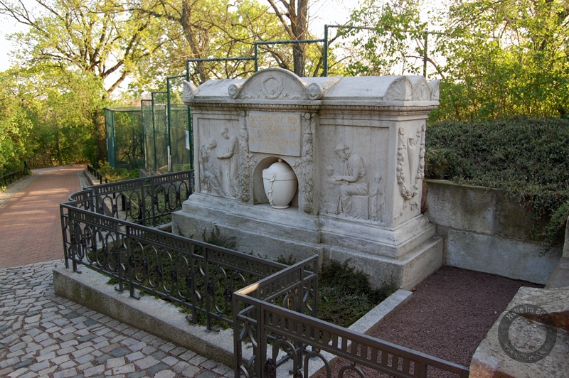 Grabanlage von Johann Christian Reil im Bergzoo Halle (Saale)