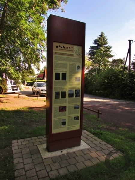 Denkmal für den Beginn der Braunkohleförderung im Lintbusch in Halle (Saale) an der Siedlung Waldheil (Lieskau)