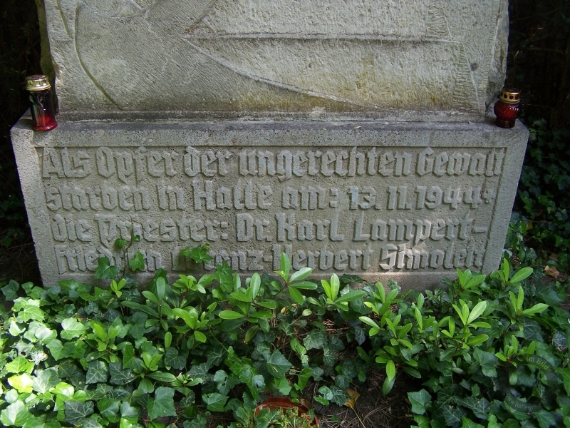 Gedenkstein für Carl Lampert, Friedrich Lorenz und Herbert Simoleit auf dem Südfriedhof in Halle (Saale)