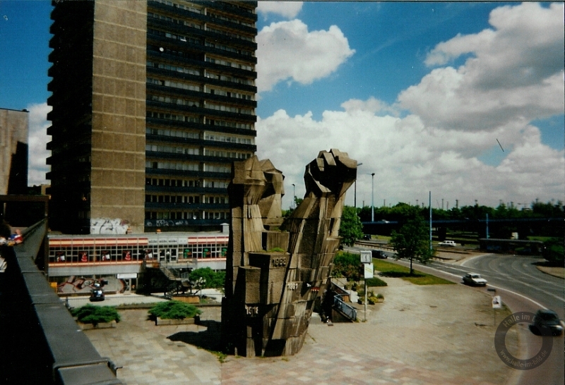 Monument der revolutionären Arbeiterbewegung am Riebeckplatz in Halle (Saale)