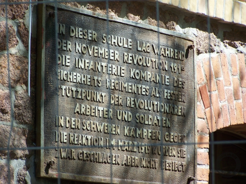 Gedenktafel Novemberrevolution 1918 in Halle-Giebichenstein