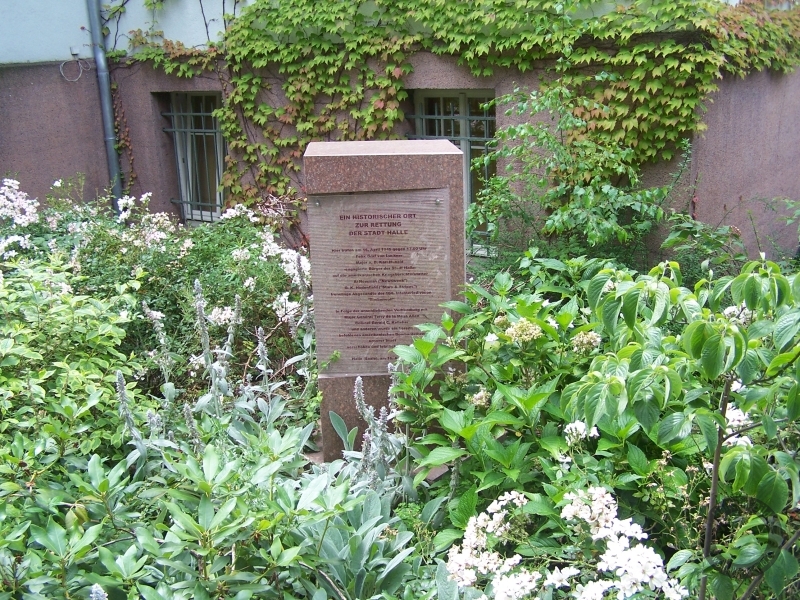 Gedenkstein für die Retter der Stadt von 1945 in der Carl-Robert-Straße in Halle (Saale)