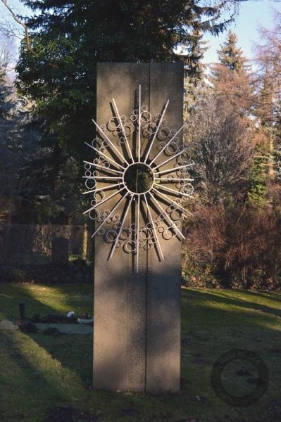 Sonne von Lothar Liebezeit auf dem Gertraudenfriedhof in Halle (Saale)