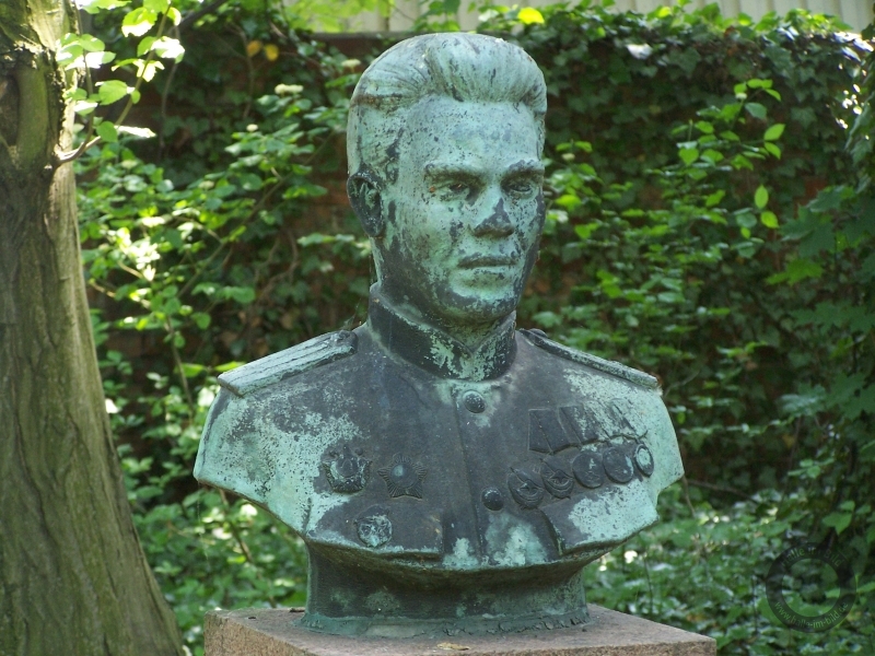 Gedenkanlage Rote Armee auf dem Südfriedhof in Halle (Saale)