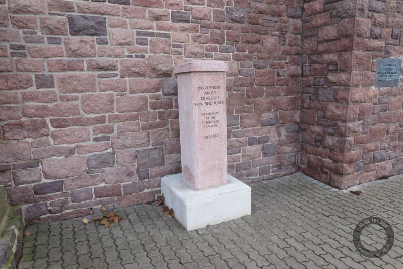 Denkmal Trägodie von Eindhoven am Leuna-Chemie-Stadion in Halle (Saale)