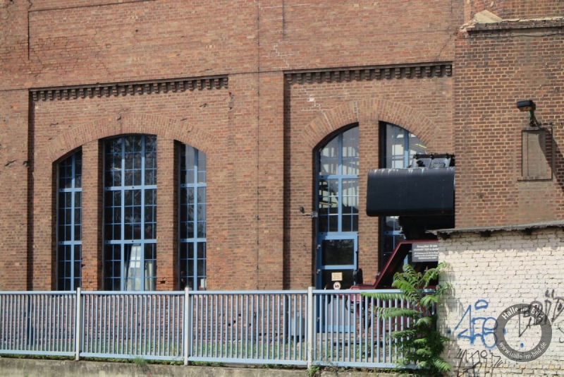 Denkmal für das Zeitalter der Dampflok in der Berliner Straße in Halle (Saale)