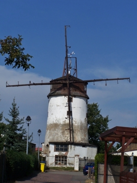 Windmühle (Turmholländer) im Windmühlenweg in Lettin in Halle (Saale)