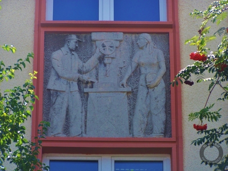 Arbeiterreliefs in der Delitzscher Straße in Halle (Saale)