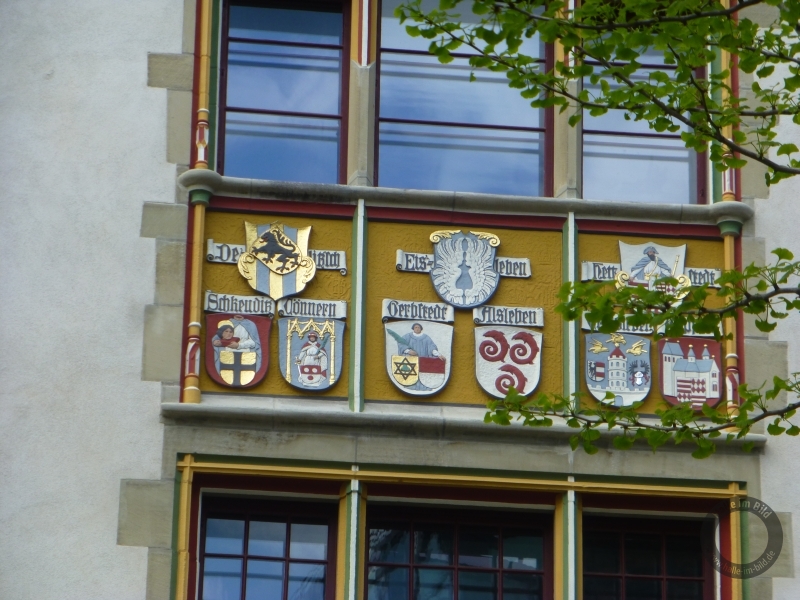 Wappen an der Südseite (Mai 2015)