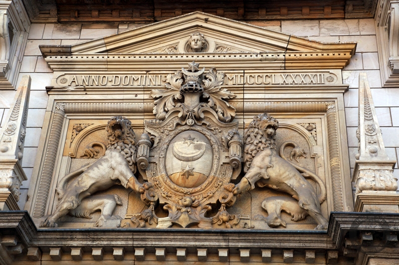 Stadthaus (Neues Rathaus) auf dem Marktplatz in Halle (Saale)