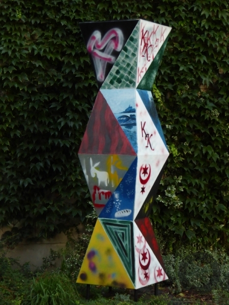 Skulptur "Klotz" an der Leipziger Straße / dem Grünen Winkel in Halle (Saale)