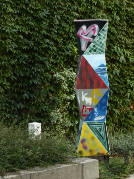 Skulptur "Klotz" an der Leipziger Straße / dem Grünen Winkel in Halle (Saale)