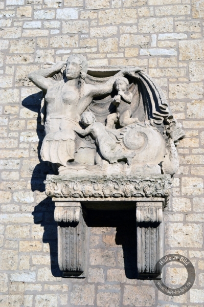 Meeresplastiken am Stadtbad in Halle (Saale)