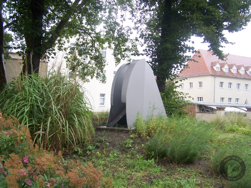 Metallskulptur 'Zeitfalle' von Irmtraud Ohme in Halle
