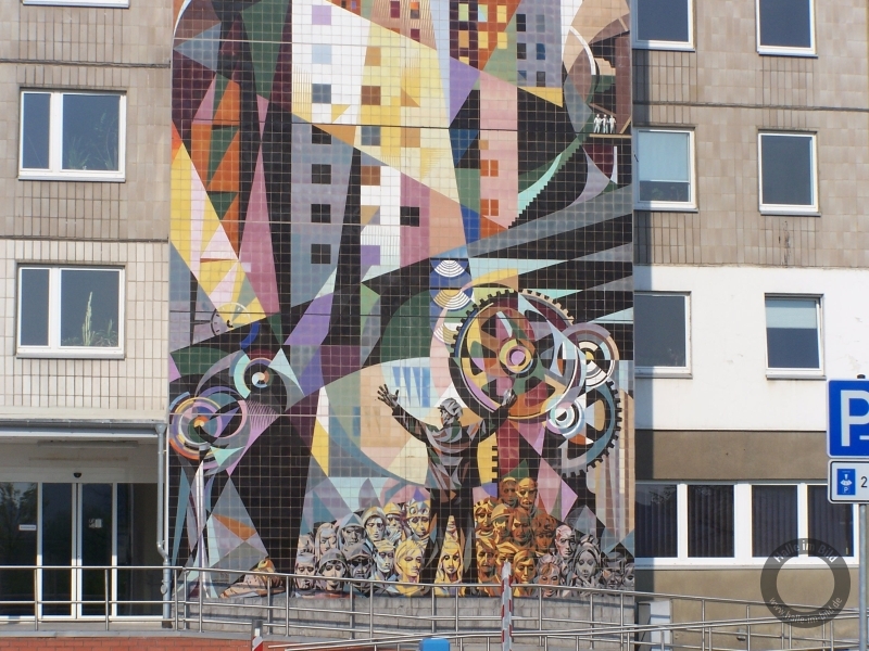 Wandbild "Die von Menschen beherrschten Kräfte von Natur und Technik" in Halle-Neustadt