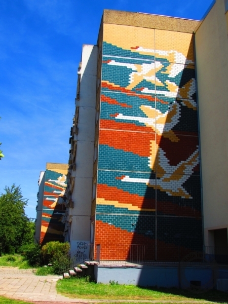 Wandbild "Flug der Schwäne" in Halle-Neustadt