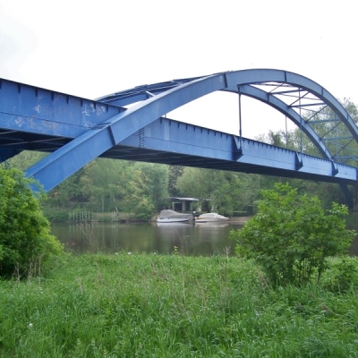 Rohrbrücke über die Saale von Böllberg/Glaucha in die Untere Aue in Halle (Saale)