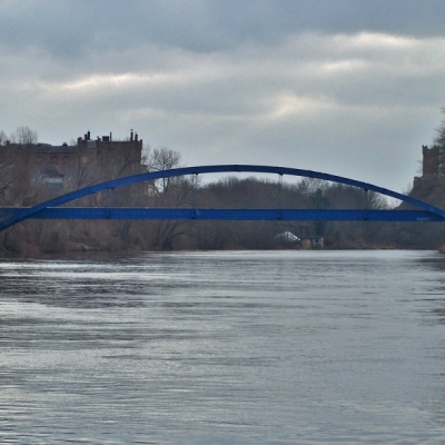 Rohrbrücke über die Saale von Böllberg/Glaucha in die Untere Aue in Halle (Saale)