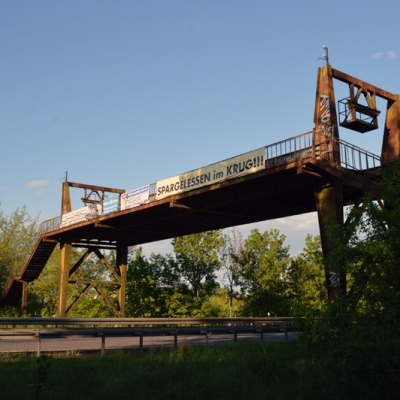 Brücke der Lastenseilbahn zum Zementwerk Nietleben in Halle (Saale)