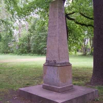 Denkmal zu Ehren Hermann Fiebigers auf der Würfelwiese in Halle (Saale)