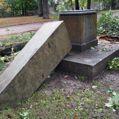 Denkmal zu Ehren Hermann Fiebigers auf der Würfelwiese in Halle (Saale)