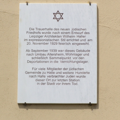 Gedenktafel an der jüdischen Trauerhalle in der Dessauer Straße in Halle (Saale)