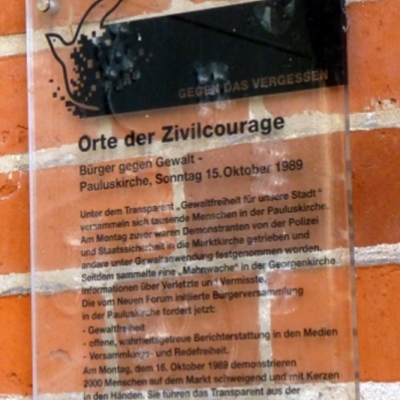 Gedenktafel "Orte der Zivilcourage" an der Pauluskirche in Halle (Saale)