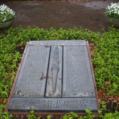 Gedenkplatte Sozialistische Opfer des Faschismus auf dem Gertraudenfriedhof in Halle (Saale)