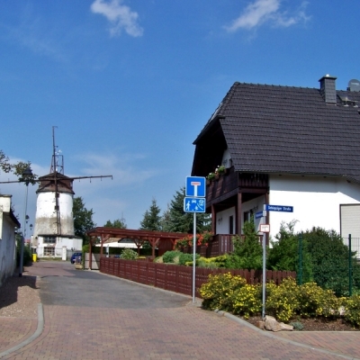 Windmühle (Turmholländer) im Windmühlenweg in Lettin in Halle (Saale)