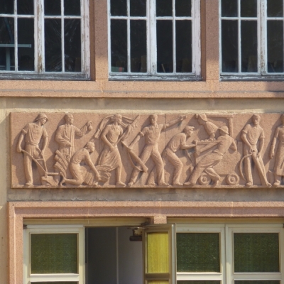Relief von Robert Propf in den Brandenbergen in Halle (Saale)