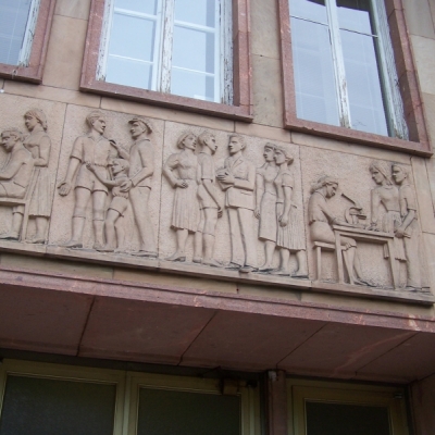 Relief von Robert Propf im Hohen Weg in Halle-Kröllwitz