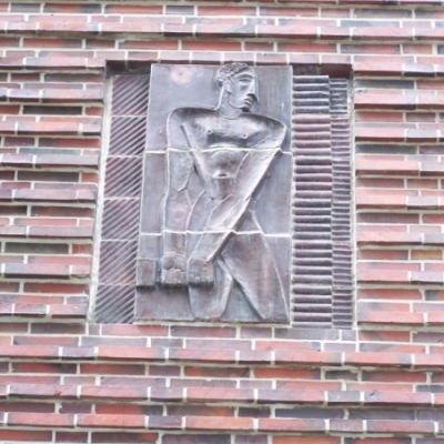 Relieftafeln von Gustav Weidanz in der Albert-Ebert-Straße in Halle (Saale)