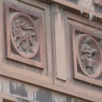 Reliefs "Tierkreiszeichen" an der ehemaligen Pädagischen Hochschule in Halle-Kröllwitz