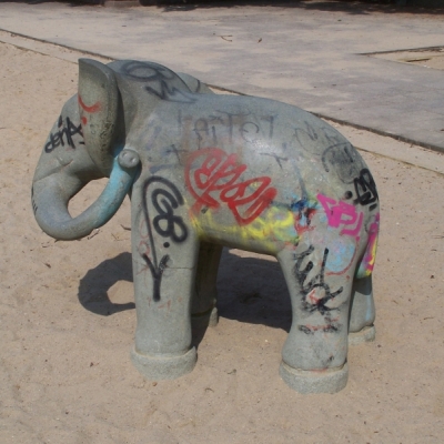 Spielplastik "Elefant" im Pestalozzipark in Halle (Saale)
