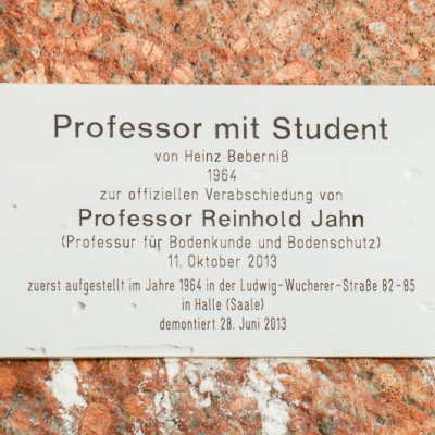 Plastik "Professor mit Student" von Heinz Beberniß