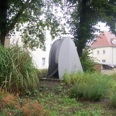 Metallskulptur 'Zeitfalle' von Irmtraud Ohme in Halle