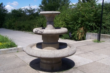 Brunnen in der Diesterwegstraße in der Südstadt in Halle (Saale)