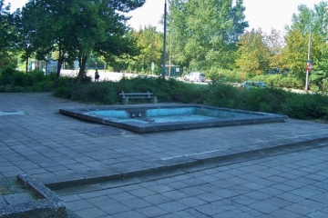 Wasserbecken Zollrain (ehemaliger Chemiebrunnen) in Halle-Neustadt
