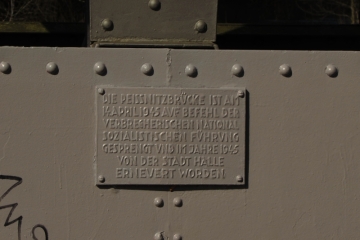 Gedenktafel für die Sprengung der Peißnitzbrücke in Halle (Saale)
