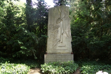 Gedenkstein für Carl Lampert, Friedrich Lorenz und Herbert Simoleit auf dem Südfriedhof in Halle (Saale)