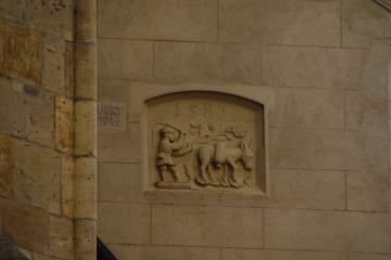 Relief "Esel, der auf Rosen läuft" an der Marktkirche in Halle (Saale)