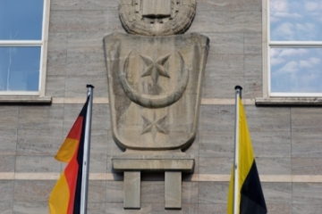 Stadtwappen am Ratshof von Halle (Saale)