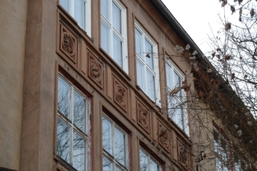 Reliefs "Tierkreiszeichen" an der ehemaligen Pädagischen Hochschule in Halle-Kröllwitz