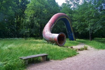 Röhrenrutsche im Südpark am Passendorfer Kirchteich in Halle-Neustadt