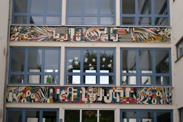 Wandgestaltung "Musik verbindet die Völker" an der Gemeinschaftsschule Kastanienallee in Halle-Neustadt